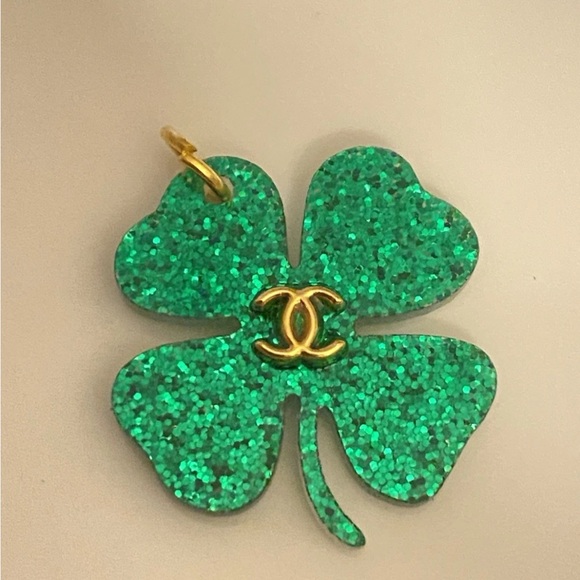 unbranded chain Jewelry - Vintage Chanel CC Green shamrock ☘️ Clover Pendant charm